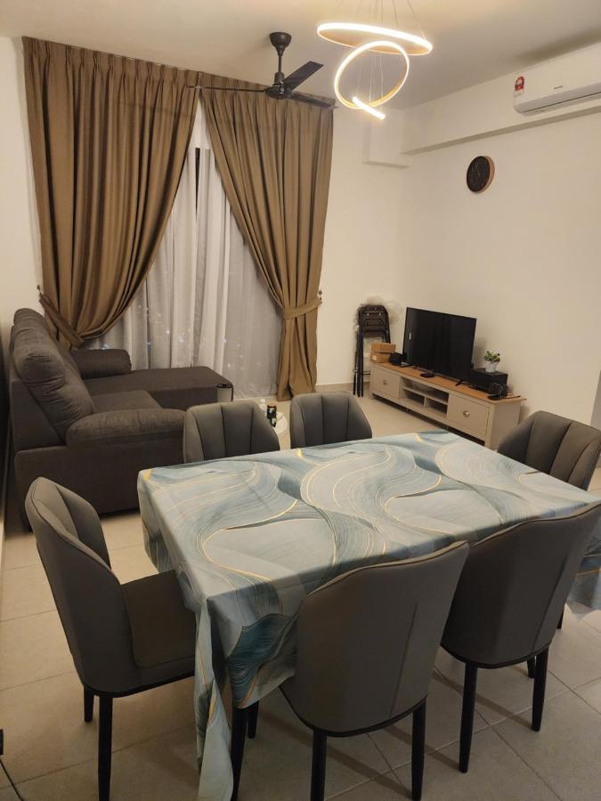 Apartment The Netizen #cheras#c180#mrt#9person Stay#staycation 3 Bed Cheras