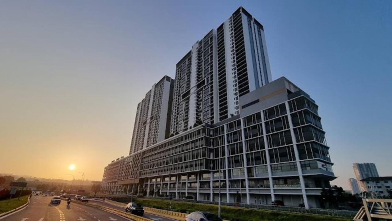 Apartment The Netizen #cheras#c180#mrt#9person Stay#staycation 3 Bed *